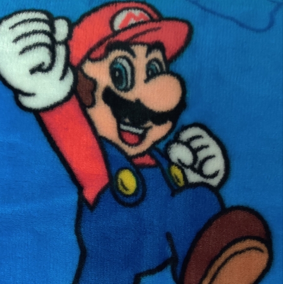 NWT - Super Mario Plush Throw - Sz 50” x 60” - Picture 9 of 11